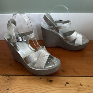 Kork Ease Women’s Size 8 Silver Wedge Sandals Metallic Leather Strappy Platform